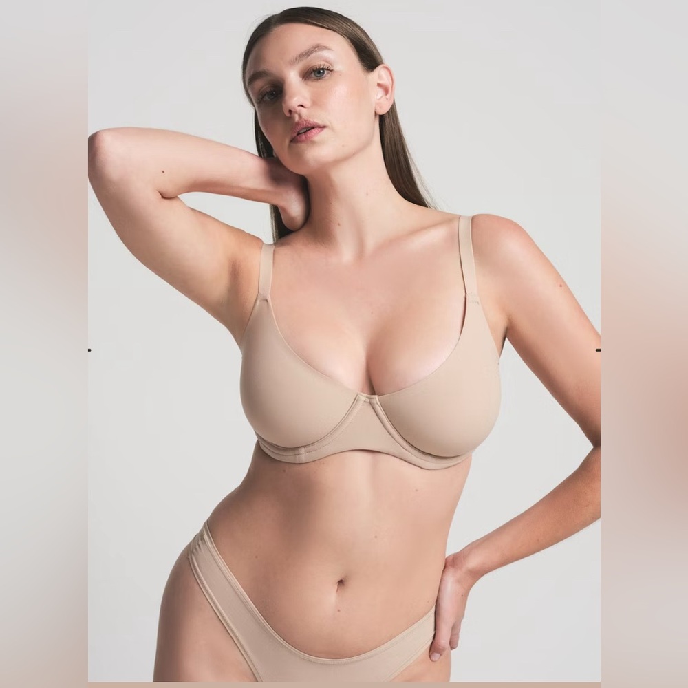 SKIMS NWOT Fits Everyone Unlined Demi Bra 34DD